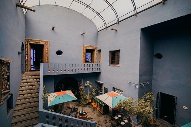 patio interior de un hotel en el centro de puebla