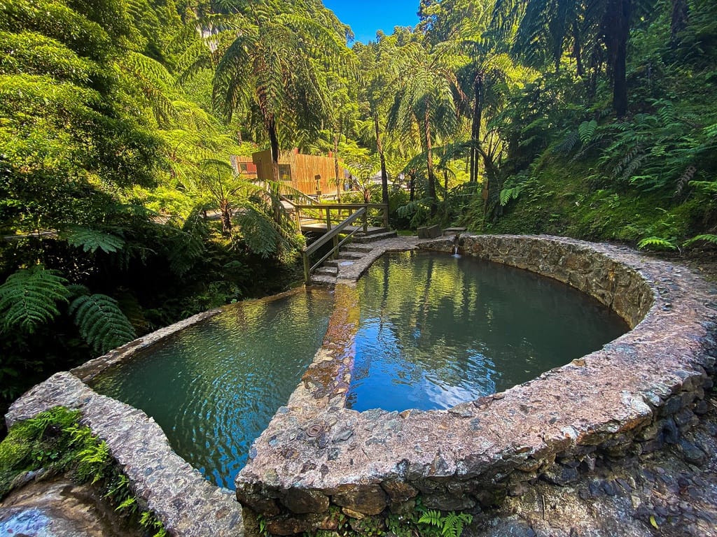 piscinas de aguas termales en azores.