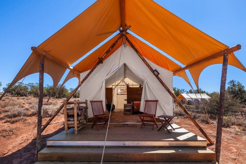 tienda de campaña en glamping en arizona.